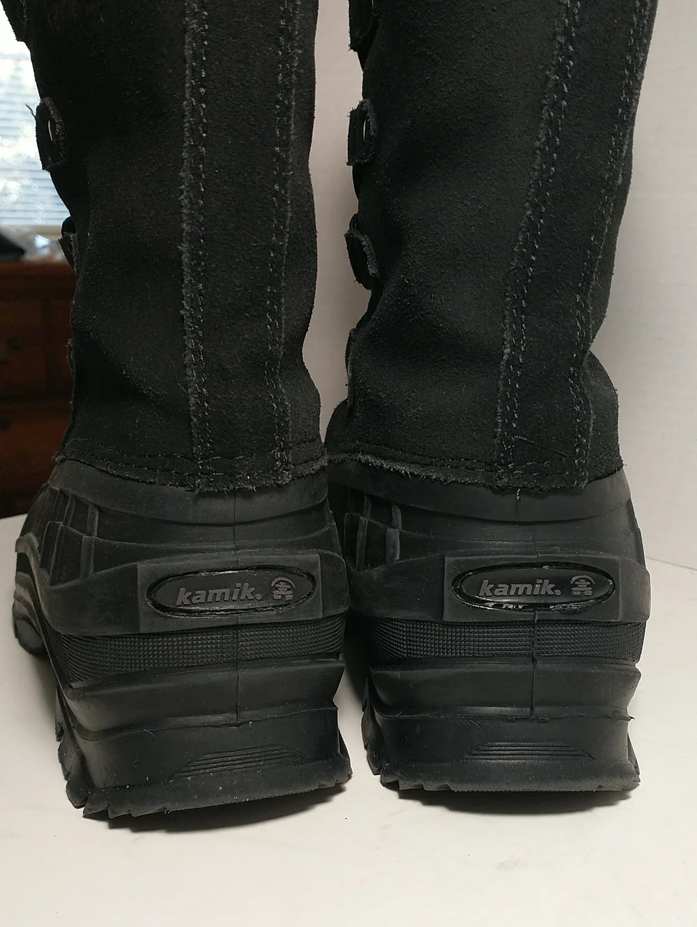 LIKE NEW Kamik Women's Calgary Snow Boot, Size 9, Black And White Buffalo Check